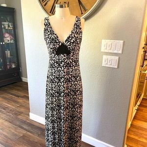 Black and White V- Neck insert lace